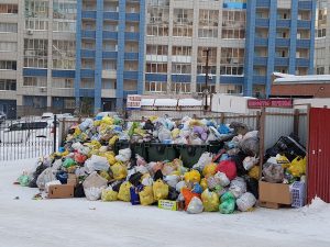 Новосибирцы жалуются: на праздниках город утонул в мусоре