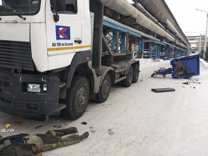 Смертельное ДТП в Новосибирске: мотоциклист врезался в фуру