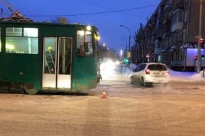 ДТП трамвая и «Тойоты» в Новосибирске: пострадала 7-летняя девочка