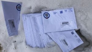 Новосибирск: мужчина нашел в центре города пачку писем из налоговой