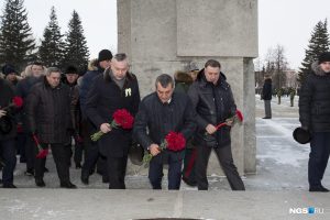 200 новосибирцев вышли на мороз в память о блокаде Ленинграда