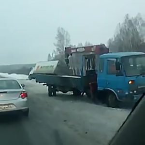 ДТП под Новосибирском: фура вылетела с трассы