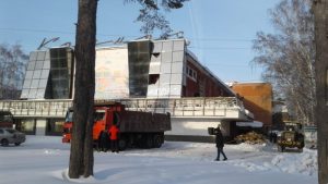 В Новосибирске реконструируют здание кинотеатра "Космос"