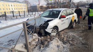 В ДТП на Станционной попало "Яндекс Такси" с пассажирами