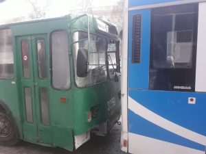 ДТП троллейбуса и автобуса произошло на Красном проспекте в Новосибирске