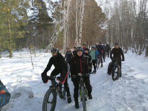 Велосипедисты Новосибирска проводили зиму массовым заездом