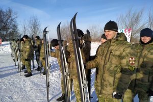 В честь Универсиады новосибирские курсанты устроили лыжный забег