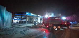 Новосибирск: автомобиль и колонка загорелись на АЗС