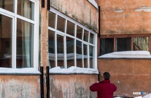 Новосибирский лицей № 185 отменил уроки в кабинете с гнутыми окнами