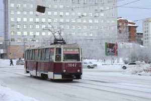 В Новосибирске BMW X4 въехал в легендарный 13-й трамвай