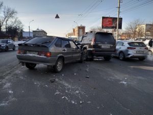 ДТП на Челюскинцев: машины перекрыли две полосы движения