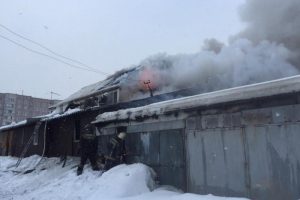 Серьезный пожар в Новосибирске потушили сотрудники МЧС