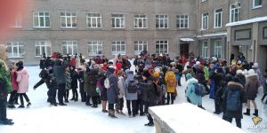 В центре Новосибирска задымилась школа, детей эвакуировали