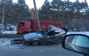 ДТП на Бердском шоссе: «Хонда» врезалась в столб