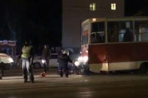 Трамвай наехал на женщину в Новосибирске