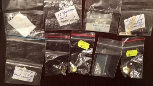 Полиция Новосибирска нашла бриллианты и оружие при обыске в офисе «Ритуальных услуг»