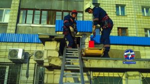 Новосибирск: мужчина прыгнул из окна 10-этажного общежития и сломал ногу