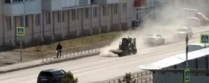 Новосибирцев возмутил пылящий уборщик улиц