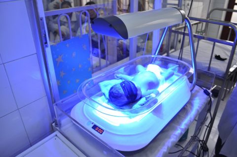 Фототерапия для новорожденных – особенности процедуры