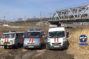 Спасатели Новосибирска остановили разлив нефтепродуктов на реке Тула