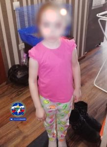 Спасатели МАСС выпустили пятилетнюю девочку из запертой квартиры