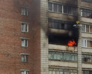Пожар на улице Гоголя: пожарные потушили балкон в многоэтажке