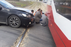 ДТП в Новосибирске: «Хонда» врезалась в трамвай с пассажирами