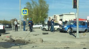 «Яндекс.Такси» попало в ДТП в Октябрьском районе Новосибирска