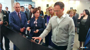 16 пианино подарил новосибирским школам министр культуры Мединский