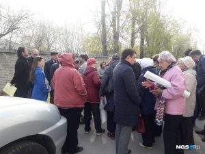 В Новосибирске жители ОбьГЭСа устроили пикет против строительства поликлиники