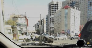 Honda взлетела на разделитель в центре Новосибирска