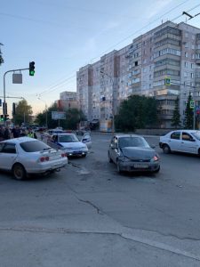 ДТП в Заельцовском районе: Nissan и «Лада» не поделили дорогу