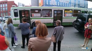 ДТП в центре Новосибирска - такси врезалось в автобус с пассажирами