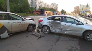 "Яндекс.Такси" протаранило KIA в ДТП на Фрунзе