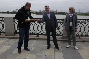 Анатолий Локоть провёл экскурсию по Михайловской набережной
