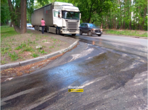 ДТП в Новосибирске: топливо залило весь двор
