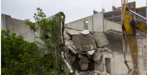 Снесли двадцатилетний долгострой в Заельцовском районе