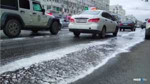Власти Новосибирска помыли шампунем улицы в центре города