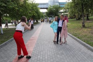 Единый выпускной прошел на набережной Новосибирска