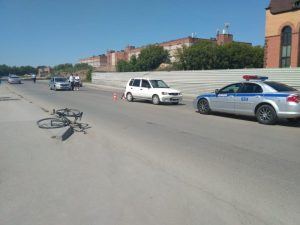 Автомобиль сбил юного велосипедиста в Ленинском районе Новосибирска