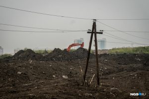 Власти Новосибирска огородили забором свалку на Бронной, где погиб ребенок