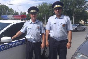 Новосибирские гаишники расчистили дорогу роженице