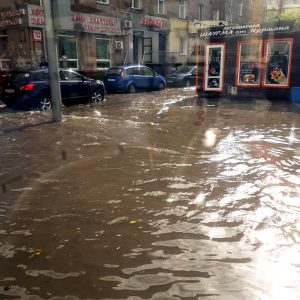 Второй день дождя: в Новосибирске затопило Ипподромскую и Красный проспект