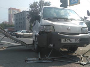 ДТП в Новосибирске - микроавтобус насмерть сбил бабушку на тротуаре
