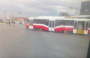 В Новосибирске трамвай сошёл с рельсов на площади Труда