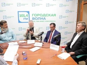 Мэр Анатолий Локоть принял участие в дебатах