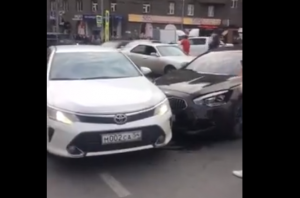 Шесть автомобилей столкнулись в Заельцовском районе Новосибирска