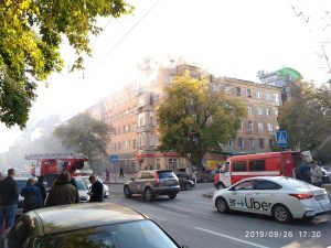Пожар в центре Новосибирска: загорелся жилой дом