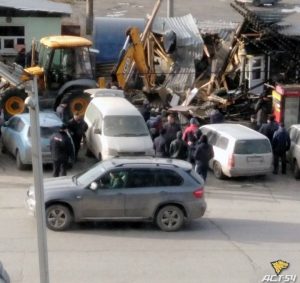 Демонтаж торговых павильонов начался на Гусинобродском шоссе Новосибирска