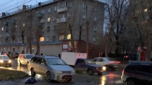 В Новосибирске женщину сбили сразу два авто